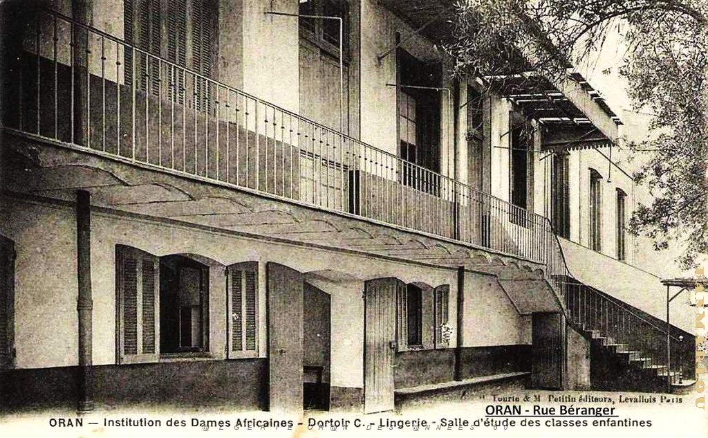 SP g- 005- St Pierre- Dames africaines- rue Beranger.jpg